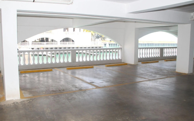 Marina Crescent Condominium