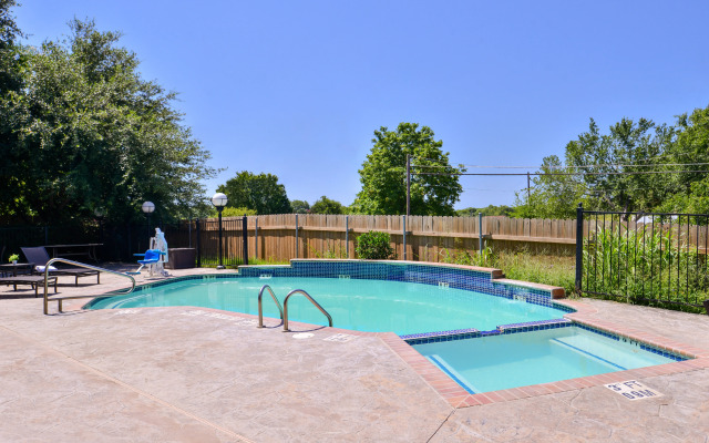 Holiday Inn Express And Suites Elgin