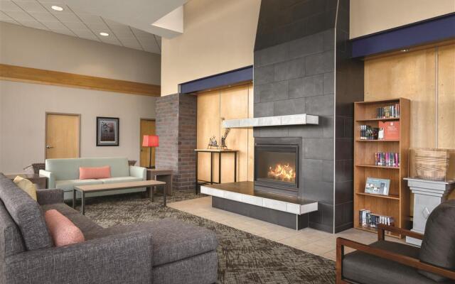 Country Inn & Suites by Radisson, Fergus Falls, MN