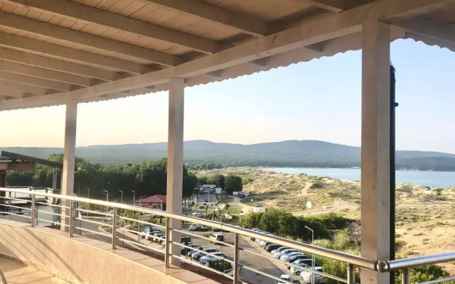 802, spacy apm with sea view.