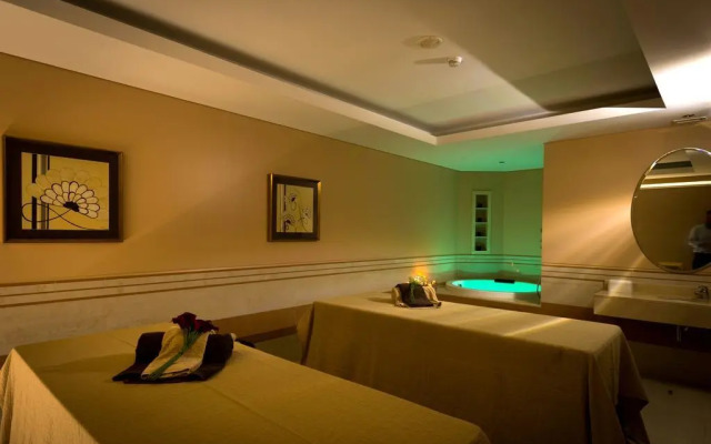 Отель Vila Gale Collection Palacio dos Arcos