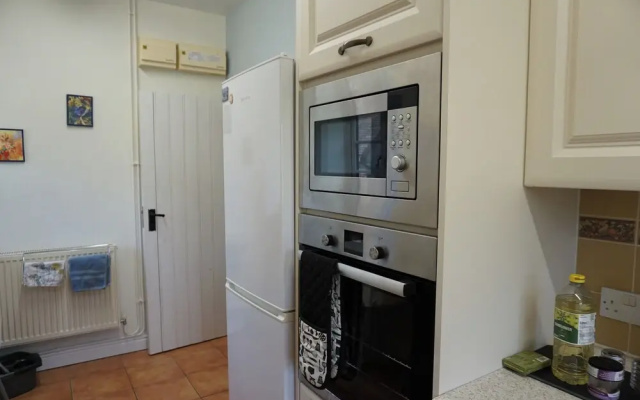 Tranquil Farlow Retreat, Sleeps 4 With Parking