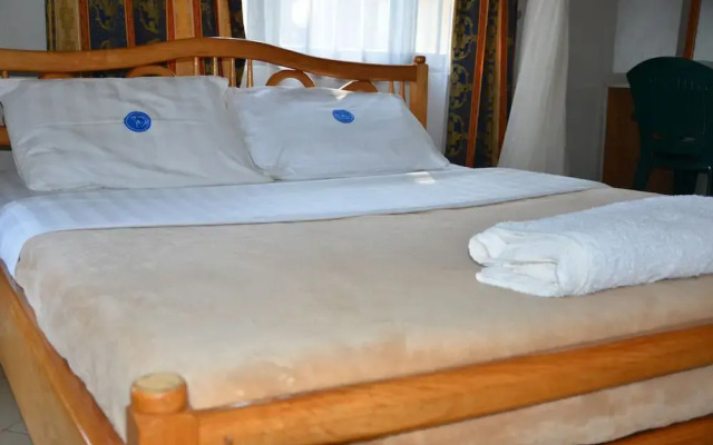 Ssese Islands Beach Hotel - Hostel