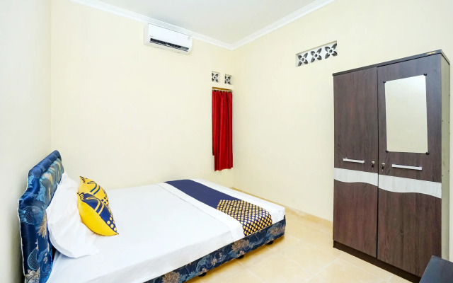 Omah Mbah Lurah Syariah by OYO Rooms