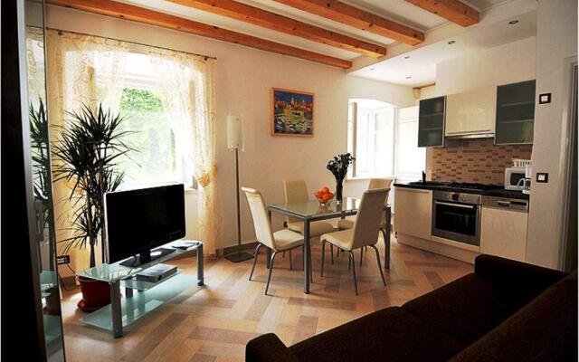 Steps Old Town Apartments by Irundo