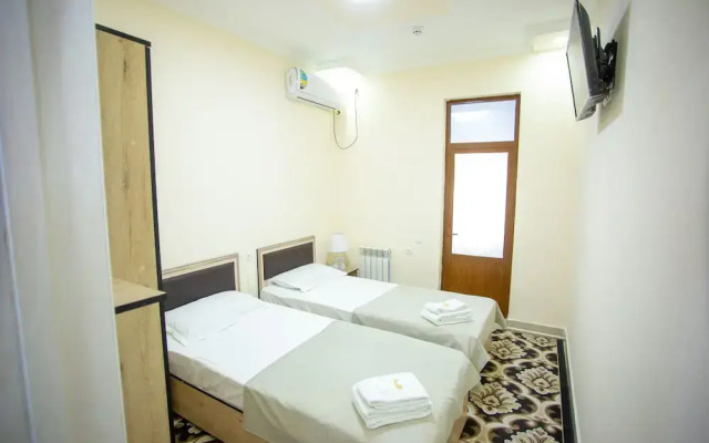 Hotel Tiny Art House