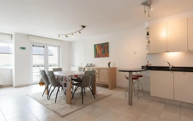 Comfy City Stay Near Sea