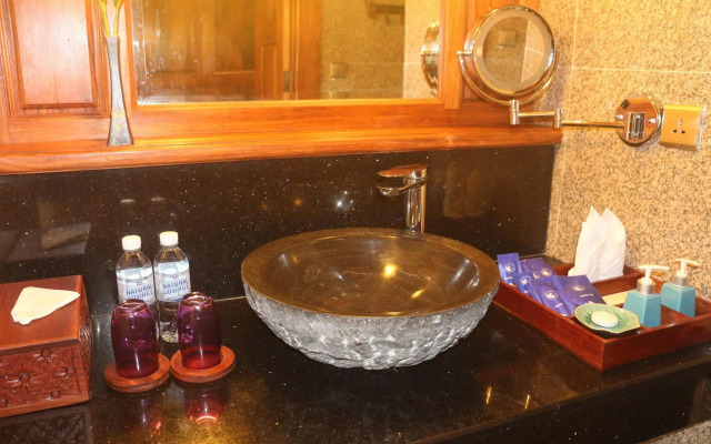 Try Palace Resort & Spa