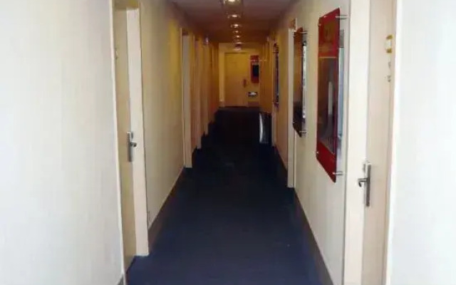 Changee Hotel MINI (Shanghai Baicheng Railway Station Zhongtan Road Subway Station)