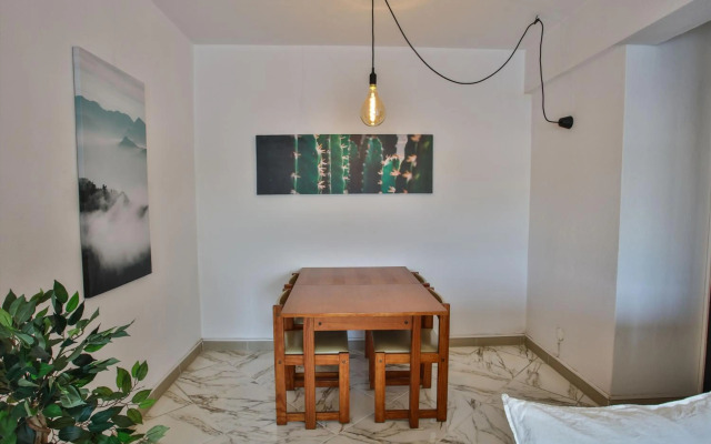 Apartment with balcony, airco & 3 min. from beach