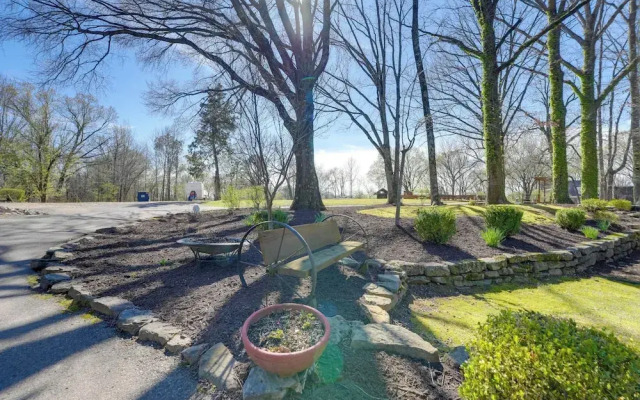 Stunning Southaven Estate: Pool & Spacious Deck!