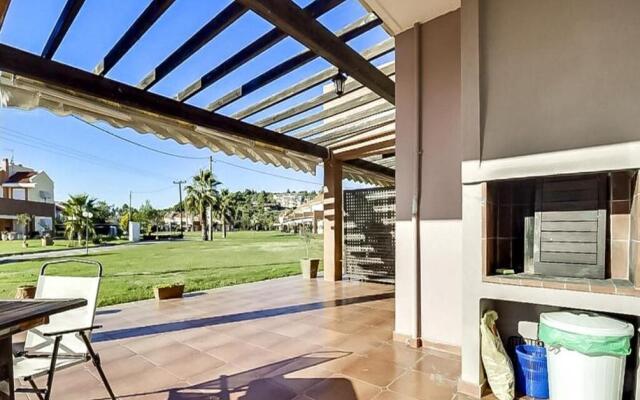 Relax in This Sithonia Property With Ocean Views