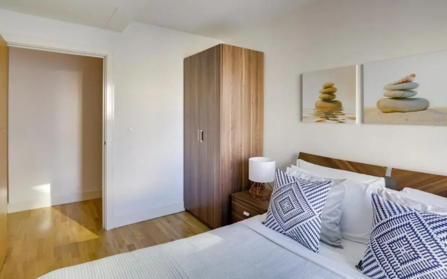St George Wharf Apartments