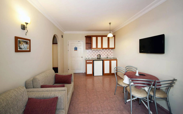 Club Big Blue Suit Hotel