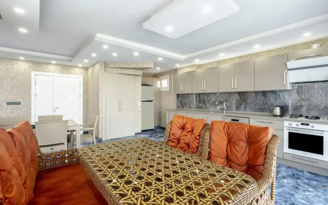 Villa With Private Pool and Garden in Kartepe