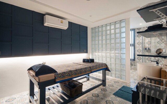 Tropical Sea View Suite B608 at Citygate