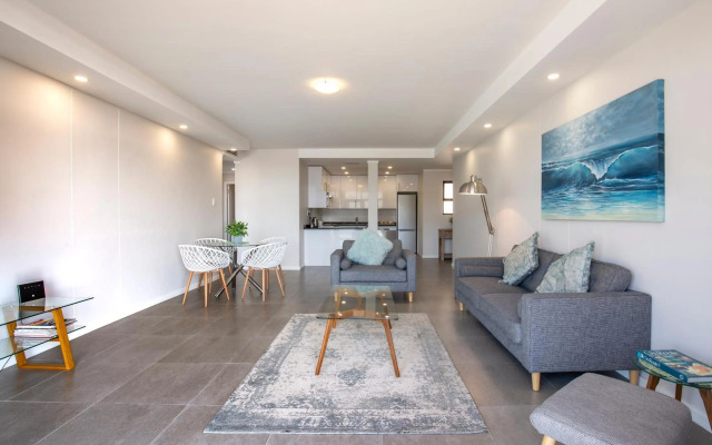 uSHAKA WATERFRONT - SPACIOUS SUBLIME STUNNER