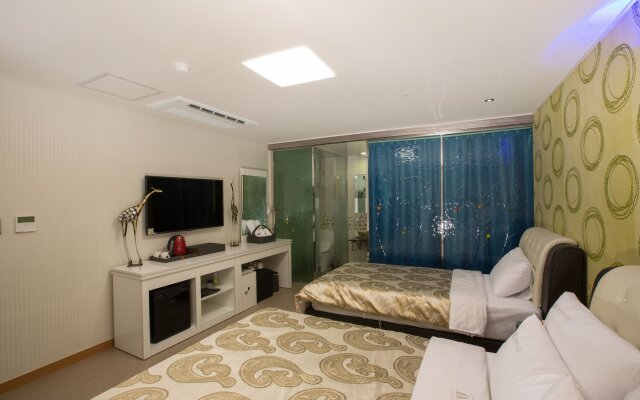 MJ Hotel