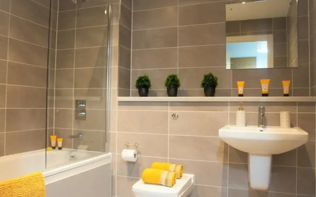 Beautiful 3 Bed Apartment in Media City