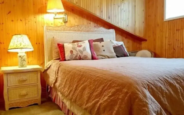 Mt. Baker Lodging Cabin 13 (Sleeps 8)