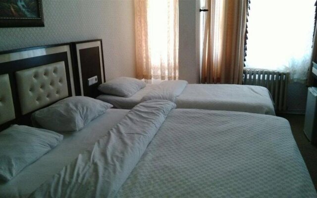Grand De-liban Hotel