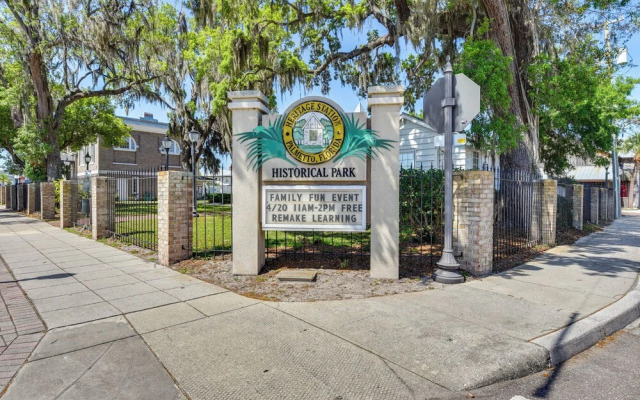 Pet-friendly Palmetto Duplex ~ 2 Mi to Riverwalk!