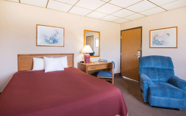 Super 8 by Wyndham Abilene KS