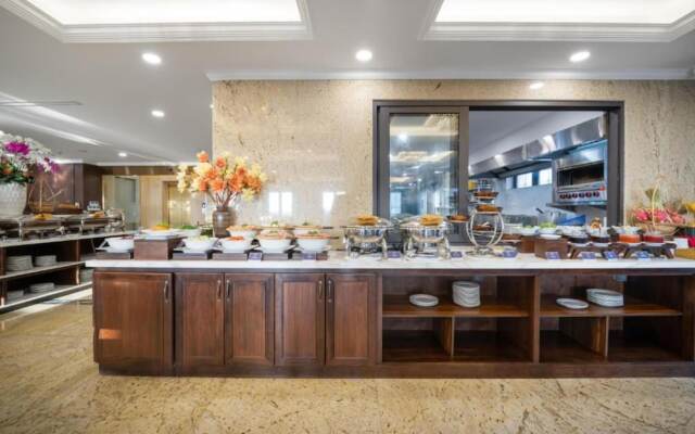 Golden Lotus Luxury Hotel Da Nang