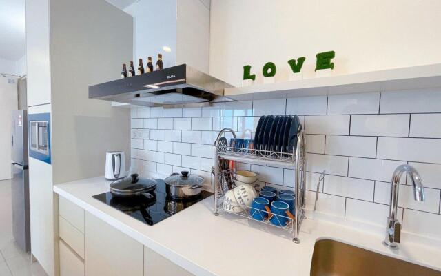 Comfy Family Suite 3 Bedrooms @ Menjalara