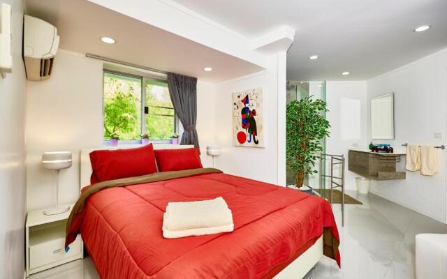 LUXURIOUS APARTMENT at VILLA NAVIN, 30's JOMTIEN BEACH