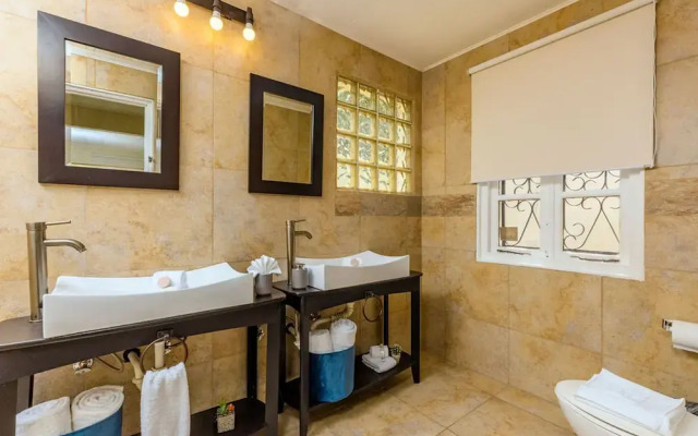 Beautiful 4BR 3BA Villa w Private Pool Jacuzzi
