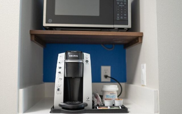 Holiday Inn Express & Suites Lake Forest by IHG