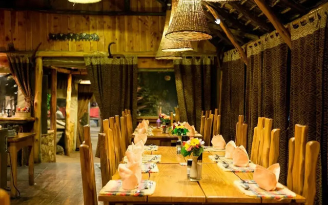 Rhino Watch safari Lodge