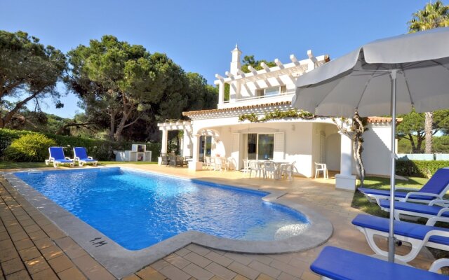 "great Pool Villa Just a Short Stroll to the Centre"