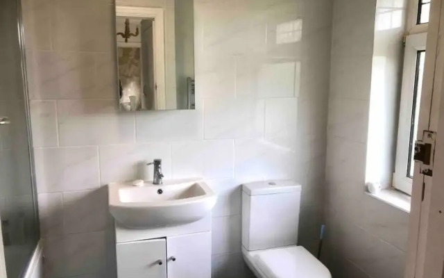 Inviting 5-bed House in Eastbourne