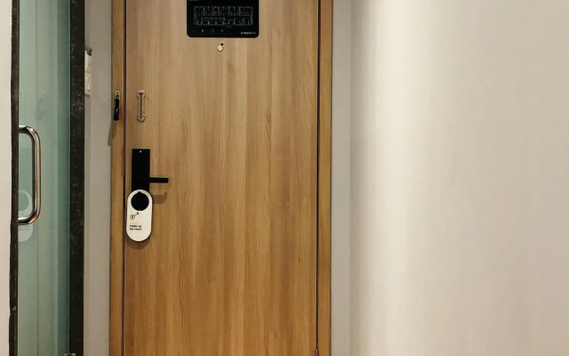 Yellow Bee Tanah Abang