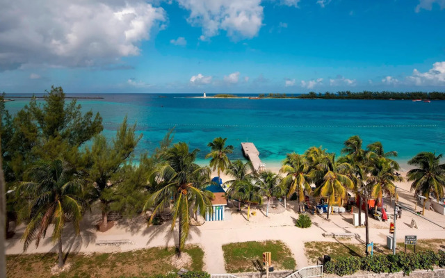 Courtyard by Marriott Nassau Downtown/Junkanoo Beach