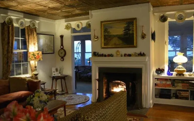 Black Walnut Point Inn