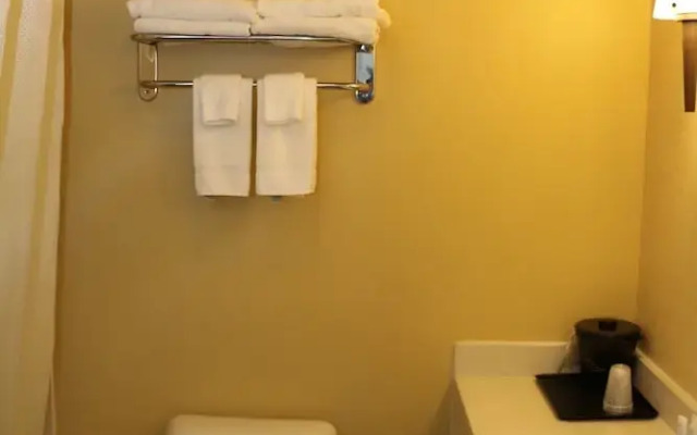 Wingate by Wyndham Dublin Near Claytor Lake State Park