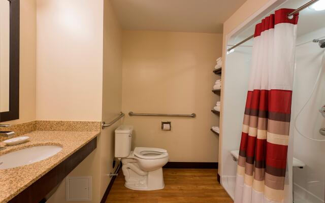 Red Roof Inn PLUS+ & Suites Malone