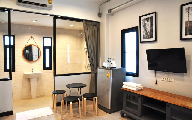 C Room (Chomchan) at Airport