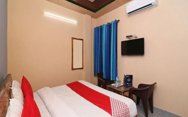 OYO 13686 Rudraksh hotel