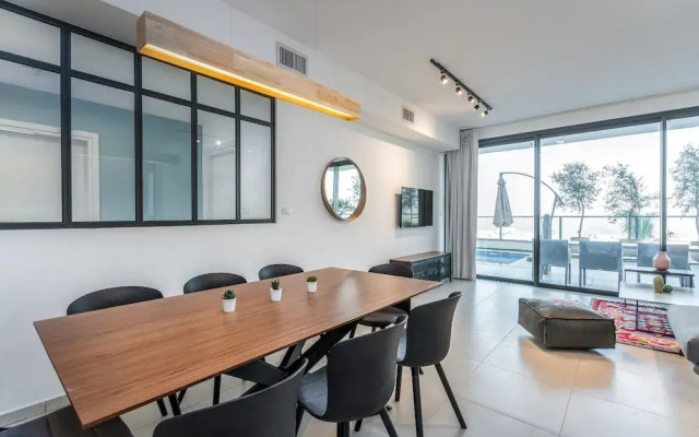 luxury garden apartment heated pool