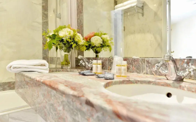 Hôtel Suites Unic Renoir Saint Germain