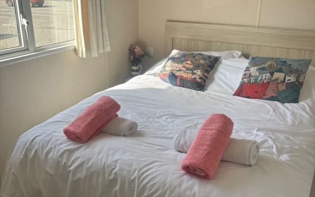 Newquay Bay - 3-bed Caravan - Sleeps 6