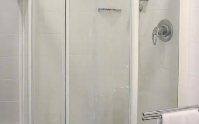 Vista Hotel & Residence