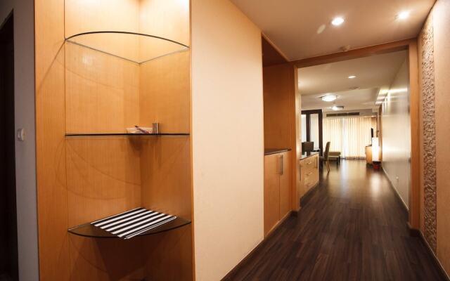 3C - 2 Bedroom Downtown Apartment With Shared Pool