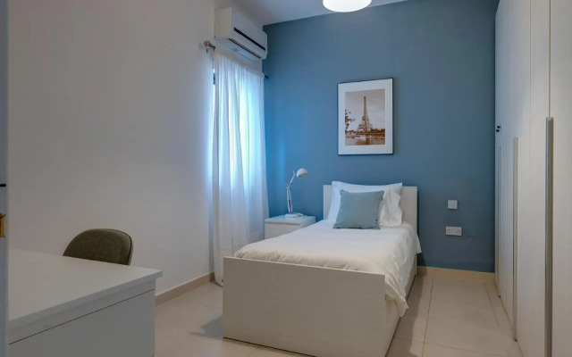 Seaside Bliss - 3BR Holiday Apartment Sliema