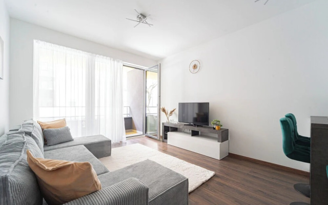 WestSide Garden Apartments by Urbanrent