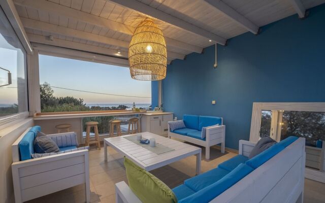 Seabreeze Villa - with Jacuzzi & heated pool